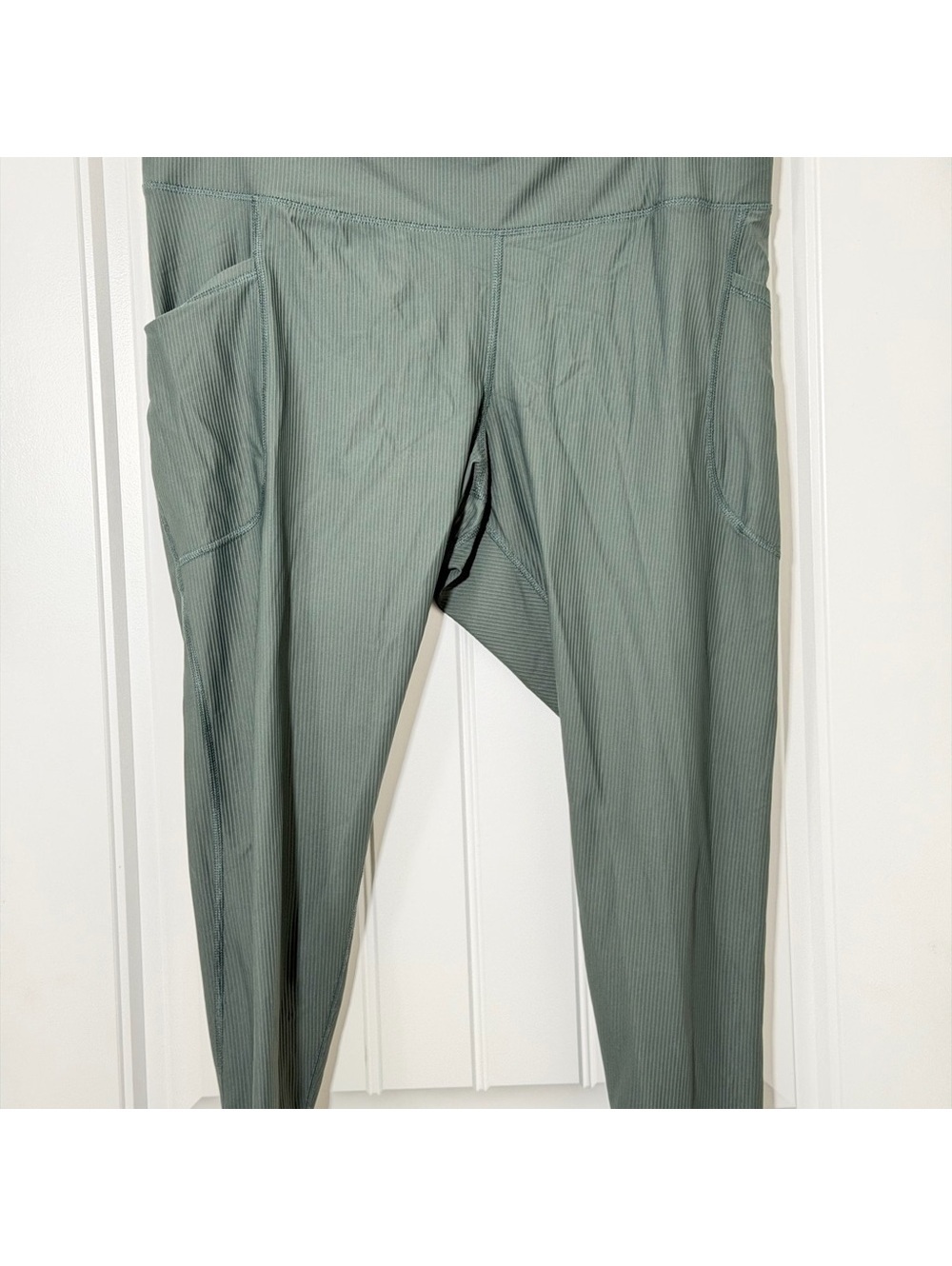 Old Navy XXL High-Waist Ribbed Leggings with Side Pockets - Sage Green
